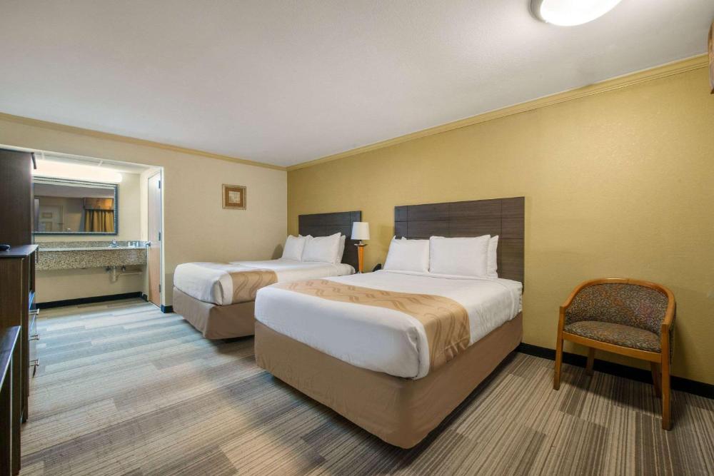 Deluxe Quadruple Room interior