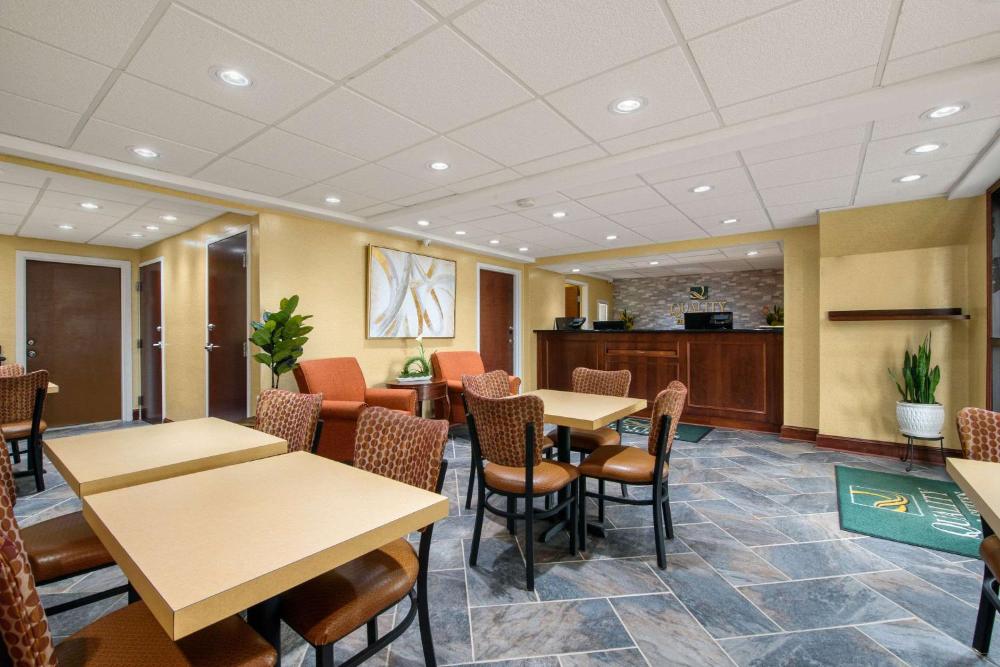 Hibiscus Inn & Suites